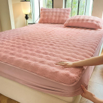 Klass A Eriti Paks J&auml;nese Karv Pl&uuml;&uuml;sist Pinguldusservaga Linalinade Komplekt: Piimakangast voodikate, Talvine kokkupandav korallfliisist madratsikate Single Fitted Sheet 1.2*2.0m