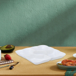 Eelroavaagna jagatud serveerimisalus Purunematu kuivatatud puuviljade suupistetaldrik magustoiduks roheline