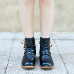 Etnilise stiiliga ehtsast nahast tr&uuml;kitud naiste kingad Retro &uuml;mmarguse varbaosaga paksu kontsaga pehme talla pumbad 36 must