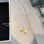 Vintage antiikne lendav suudlus, v&auml;ikese ingli kaelakee, 3D-disain teemantpunase korundi vibu ingli tiibadega, naissoost