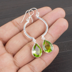 Peridoodiga k&otilde;rvar&otilde;ngad V&auml;&auml;riskiviehted, 925 Prooviga Sterlingh&otilde;bedast K&otilde;rvar&otilde;ngad, K&auml;sitsi Valmistatud Ehted S&uuml;nnikivi K&otilde;rvar&otilde;ngad, Kingitus Talle 2.60 Inches roheline