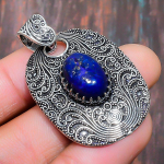 Lapis Lazuli v&auml;&auml;riskivist k&auml;sitsi valmistatud 925 h&otilde;bedane imeline ehteripats 1.58 Inches sinine