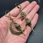 As&uuml;mmeetriline vareskolju Pentagrammi disain rippuvad k&otilde;rvar&otilde;ngad Retro punk stiilis sulamist ehted Halloweeni klubi aksessuaarid parkkoor