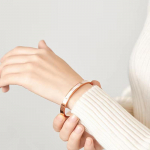 Kerge luksuslik valge p&auml;rlmutrist koorega k&auml;ev&otilde;ru roosakuldne titaanterasest lihtne ja mitmek&uuml;lgne moeaksessuaari k&auml;ev&otilde;ru roosa kuldne v&auml;rv