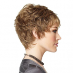 Naiste kuldne lokkis l&uuml;hike parukas Loomuliku v&auml;limusega juuksuri temaatiline peoaksessuaar