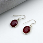 V&auml;rvitud rubiinist k&otilde;rvar&otilde;ngas, 925 sterlingh&otilde;be, s&uuml;nnip&auml;evakingitus, h&otilde;bedane k&otilde;rvar&otilde;ngas, naiste k&otilde;rvar&otilde;ngas, rippuv k&otilde;rvar&otilde;ngas, k&auml;sit&ouml;&ouml; k&otilde;rvar&otilde;ngas