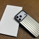 INS-stiilis premium luksuslik 3D reisikohvri stiilis telefoni&uuml;mbris iPhone 17 Pro Max 16 15 14 jaoks, alumiiniumisulamist tagak&uuml;ljekaitse, kinkekarbis pakend iPhone 16 Pro punane