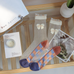 &Uuml;li&otilde;hukesed l&auml;bipaistvad kristallist siidist sokid Naiste moed Suvised Harajuku Crew Sokid Retro lilledega t&auml;navar&otilde;ivad Elastsed pikad sokid