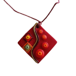 Les Tr&eacute;sors De Lily [R7924] &ndash; punane kubismi k&auml;sit&ouml;&ouml;kaelakee &ndash; 40x40 mm punane