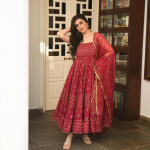 India Naiste Disainer Kurta ja Dupatta Komplekt Peo R&otilde;ivad Bollywoodi Top Tuunika Kurti Kleit S vaarika