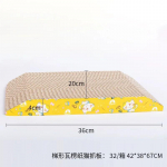 Lainepapist kassi kriimustuslaud on paksenenud ja kulumiskindel ning kass lihvib oma k&uuml;&uuml;niseid, et leevendada igavust Lemmikloomam&auml;nguasjad