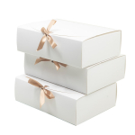 3 tk suur valge k&otilde;ik-&uuml;hes kinkepappkarp koos kaarpaelaga, mis sobib suurep&auml;raselt peokulmadeks s&uuml;nnip&auml;evaks, p&uuml;hadeks, kommide k&uuml;psiste hoidmiseks 27x20x8cm