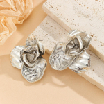 Moodsad rippuvad k&otilde;rvar&otilde;ngad naiste ehete jaoks kuld