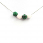 Pierres et Min&eacute;raux. Collier perles Opale Rose + Malachite 8 mm. Chaine en acier Collier femmes, hommes. Taille personnalisable.