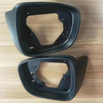 Sobib Suzuki SX4-le (2009-2012) Tahavaatepeegli katte klaasi kaunistusraam. Black Pair