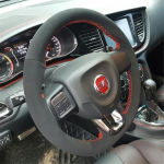 K&auml;sitsi &otilde;mmeldud punane spordistiilis pehmest seemisnahast rooliratta kate Fiat Freemont Viaggio Ottimo autodele Autotarvikud style1 gray