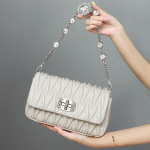 2023 New Fashion ehtsast nahast naiste kott Crossbody kott Suvine mood mitmek&uuml;lgne &uuml;he &otilde;lakett V&auml;ike kandiline kott kaenlaaluste kott M valge