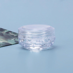 1 tk k&uuml;&uuml;nekunsti dosaatoriga ehtekarp teemantl&otilde;igatud pulbriga, t&uuml;hi karbike v&auml;ike purgijaoturi pudel 3*1.8CM valge