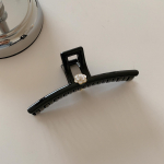 Elegantne kameelia juukseklamber l&auml;bipaistva kirjakujundusega