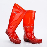 Meeste libisemiskindlad veekindlad PVC pruunid vihmasaapad, k&otilde;rge s&auml;&auml;rega kaevandus kummikud, t&ouml;&ouml;kaitsesaapad. Average size 39-43 (order in multiples of 20) pruun