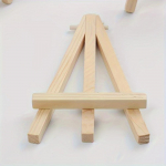 1 tk t&auml;ispuidust kokkupandav minilaud v&auml;ike molbert puidust lauapealne n&auml;itusemolbert skitsimiseks visandamiseks v&auml;ike &otilde;limaalimismolbert pulmalaua kaardihoidja