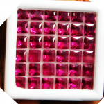 14 tk NATURAALSET punast RUBIINI 5x5 mm lahtist kalliskivi SERTIFITSEERITUD ruudukujuline partii 5 mm approx punane