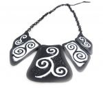 NOA [J4228] - Collier Cr&eacute;ateur 'Arabesques' noir blanc must