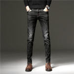 Kevadised ja s&uuml;gisesed uued p&uuml;ksid Slim Fit meeste teksad Meeste elastsed jalap&uuml;ksid Korea versioon pikad meeste teksad 28