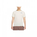 Nike Dri-FIT Trail Solar Chase Graafilise Prindiga Kiiresti Kuivav &Uuml;mmarguse Kaelusega L&uuml;hikeste Varrukatega T-s&auml;rk Meeste Topid Kookospiim DV9306-113 L