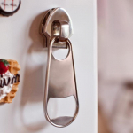 Multifunktsionaalne uudne pudeliavaja T&otilde;mblukukujuline &otilde;lleavaja Creative Bar T&ouml;&ouml;riistad Magnet K&ouml;&ouml;gividin Kaunistus K&uuml;lmkapi kleebis