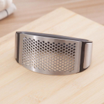 K&auml;sitsi k&uuml;&uuml;slaugupressi ja k&auml;epidemega roostevabast terasest k&uuml;&uuml;slaugupurusti viilutaja hakklihamasin hakkimismasin k&ouml;&ouml;gividina t&ouml;&ouml;riist must