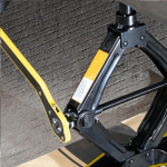 T&ouml;&ouml;d s&auml;&auml;stev esi- ja tagurpidi 360 peaga p&otilde;rkv&otilde;ti K&auml;&auml;ride tungraua rehvi ratta mutriv&otilde;ti CN