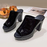 10cm k&otilde;rge kontsaga sandaalid sussid naiste 2024 suvi uus mood lakknahk kalasuu naiste kingad &uuml;hev&auml;rvilised platvormiga slaidid 35 must