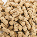 150 tk naturaalset veinikorki 44x22mm Esmaklassilised sirged korgist korgid Naturaalsed puidust korgid Suurep&auml;rased pudeliveini, &otilde;llepudelite, kangete alkohoolsete jookide pudelite korgiks Bottle stopper beige