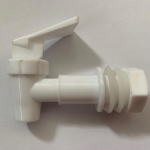 Purgit&uuml;nni veepaagi kraan koos filtriga veiniklapiga veejaoturi l&uuml;lituskraan, plastikust klaasist veinipudeli kraan valge