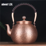 k&auml;sitsi valmistatud haamril&ouml;&ouml;gimustriga vaskne teekann, paksendatud katmata keedukann