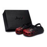Crocs Classic klomp 811 valmistatud P&ouml;genemine s&uuml;ndmuskohalt Spetsiaalne kingakarp Vedeliku tindipritsme augud kingad unisex stiil must ja punane 36-37