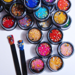 2 kasti erineva suurusega isetegemise kunst 3D kivikivid kullast metallist k&uuml;&uuml;nekristallid mikrohelmed