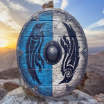 Kuninglik k&auml;sit&ouml;&ouml; Halloweeni, kost&uuml;&uuml;mide v&otilde;i cosplay jaoks on keskaegne lerp warrior puidust ja terasest viikingikilp suurep&auml;rane valik.