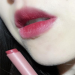 TEMA ORANŽ ~ K&uuml;llastunud Velvet Mist Matte Fine Tube huulepulk Matte Velvet Positive Red huulepulk 01