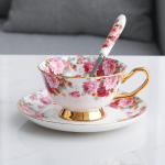 Bone China kohvitassi ja alustassi komplekt Keraamiline veetass koos lusikatee komplektiga one set punane