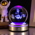 Kristallkuuli &ouml;&ouml;tuled H&otilde;&otilde;guv planeet Galaxy Astronaut 3D RGB Kuu laualamp Atmosf&auml;&auml;rilamp Lauakaunistused Lastele kingitused
