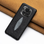 Honor Magic 4 Pro ehtsast nahast &uuml;mbris loomanahast p&auml;rlmuttermustriga - kvaliteetne kaitse&uuml;mbris Honor Magic 4 telefonile Honor Magic 4 Pro must