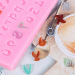 1 tk t&auml;hestikuline silikoonvorm ise &scaron;okolaadikoogi k&uuml;psetamise kaunistusvorm