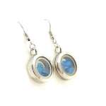 Pierres et Min&eacute;raux. Boucles d'oreille Apatite bleu neon brut. Acier inoxydable.