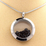 Pierres et Min&eacute;raux. Collier Diamant noir brut. Mod&egrave;le M&eacute;daillon 25 mm. Couleur Argent.
