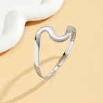 Rauast avatud manseti k&auml;ev&otilde;ru, lihtne punk-stiilis reguleeritav k&auml;ev&otilde;ru igap&auml;evaseks ja pidulikuks kandmiseks h&otilde;be