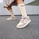 Nike Dunk Low Malt Gold Mini Swoosh (Naiste omad) 36