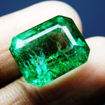 Looduslik roheline smaragd lahtine kalliskivi 10,23 karaati SERTIFITSEERITUD Colombia smaragdl&otilde;ige 14.3 mm approx. roheline