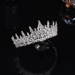 Kroonipeakate S&uuml;nnip&auml;evapeapael Kuninganna pruudi sulamist juustest aksessuaarid Peokrooni kivikivi h&otilde;be